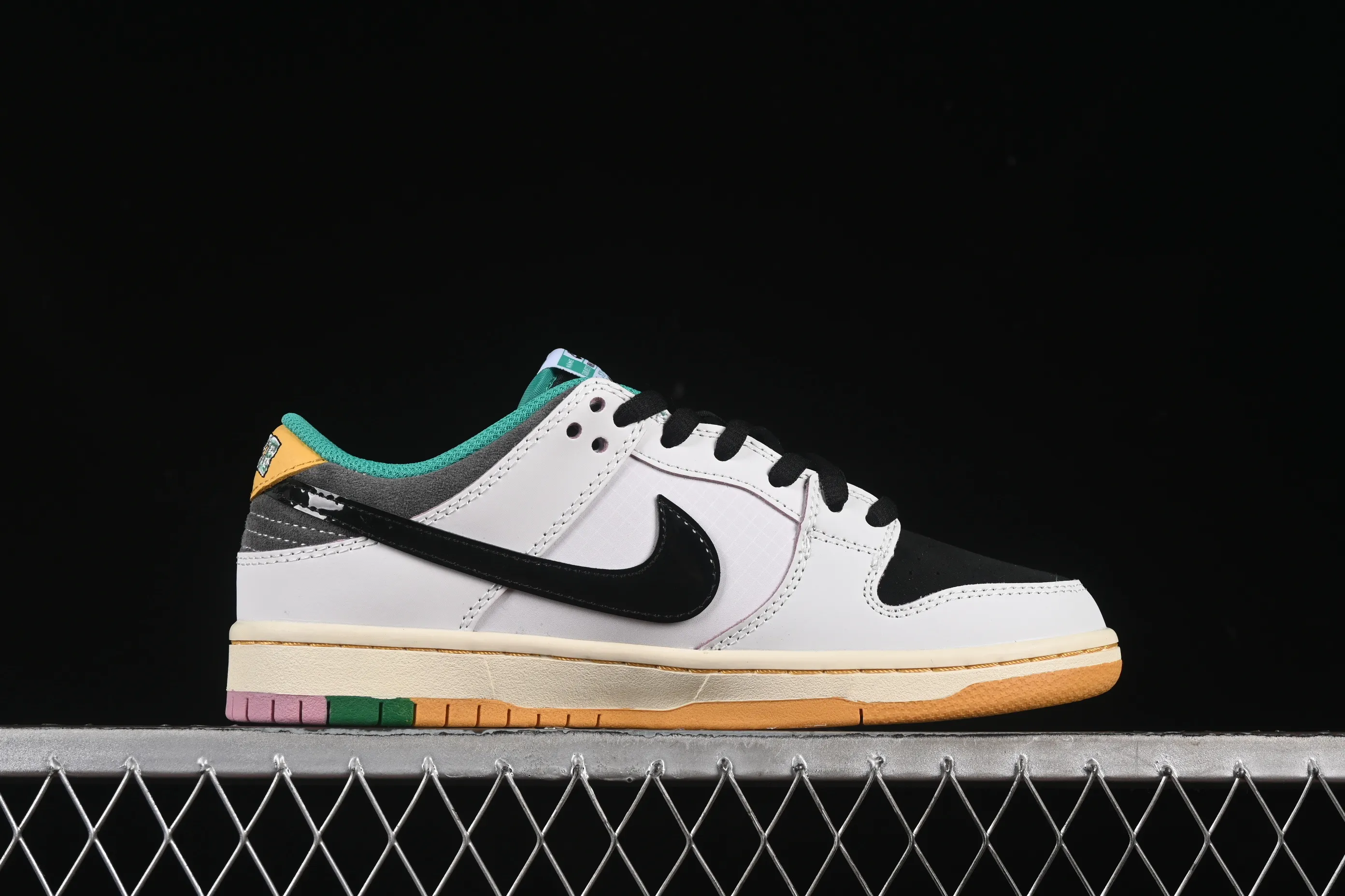 All Categories Nk SB Dunk Series Nk SB Dunk Low Low-top sneakers CSEF x Nike SB Dunk Low Education Foundation co-branded low-top casual sneakers HJ4132-100